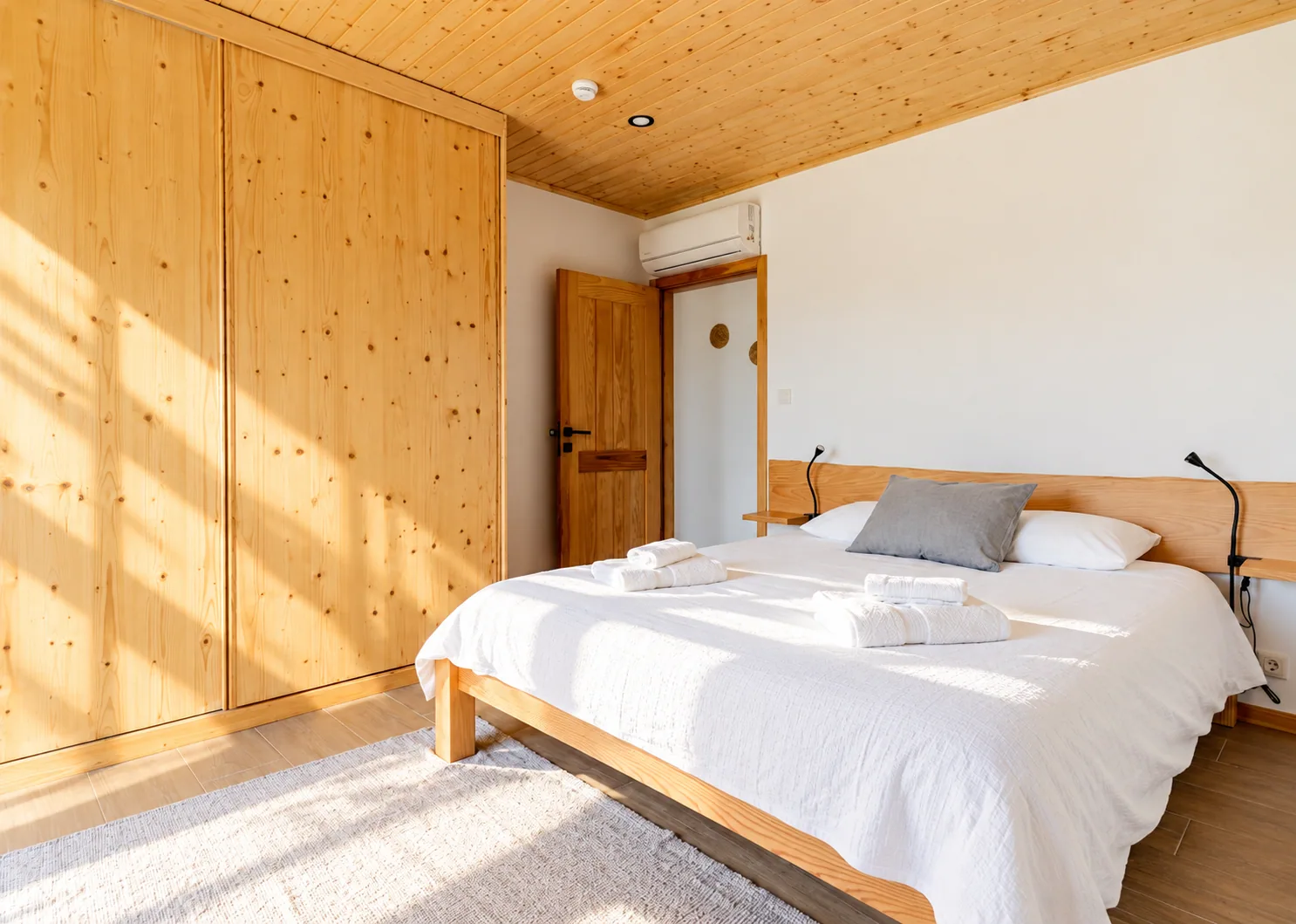 Double bedroom at Casa do Sol with a wooden ceiling and wardrobe